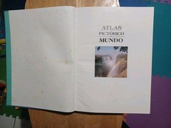 Atlas Pictórico del Mundo Hardcover 1993 Español Keith Brook Tormont Publication