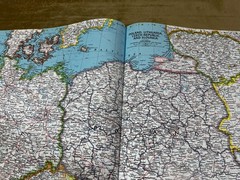2 Big Atlas Books – (1) Readers Digest and (1) National Geographic *Read