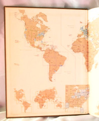 VINTAGE CAPPELENS INTERNASJONALE ATLAS – HARDCOVER 1981 (NORWEGIAN LANGUAGE)